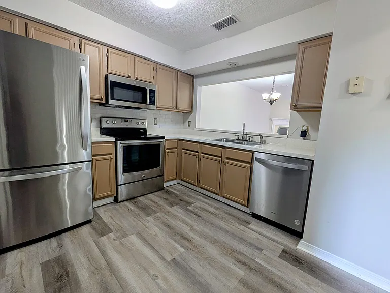 3027 Candlewyck Ln E — Photo 3