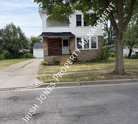 2nd image of 210 W Hazeltine Ave Floor 2