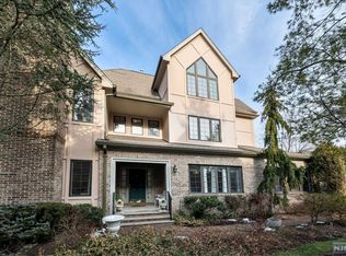 206 Bearwoods Rd, Park Ridge, NJ 07656