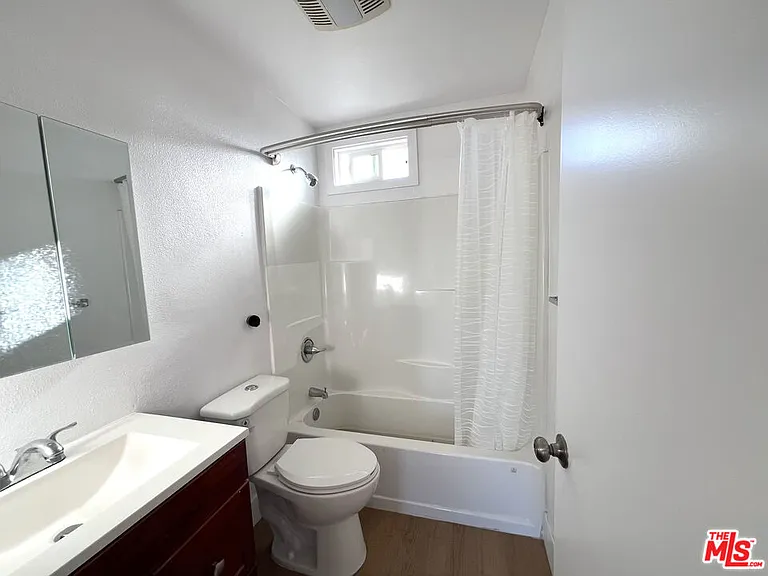 1016 W 109th Pl #1 — Photo 7