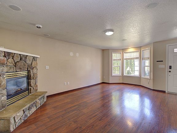 5th image of 5009 NE 59th Cir