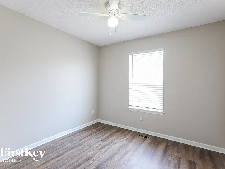 11036 N McKinley Ave — Photo 12