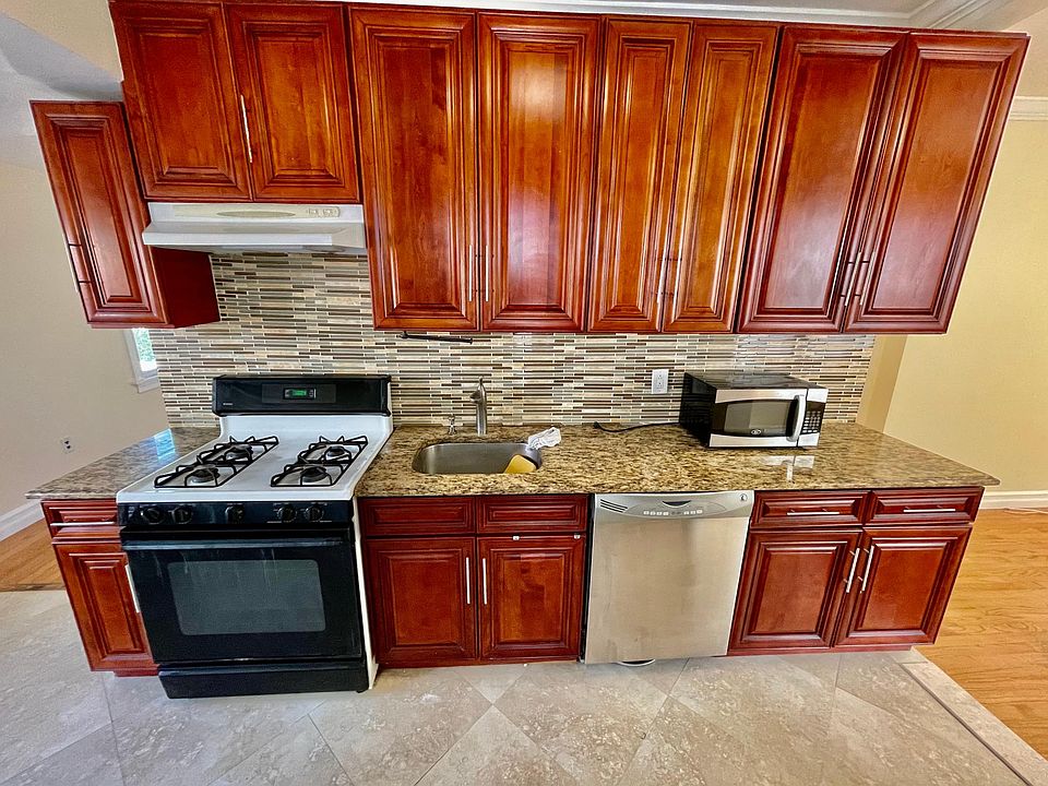 1st image of 214 Jessamine Ave #2