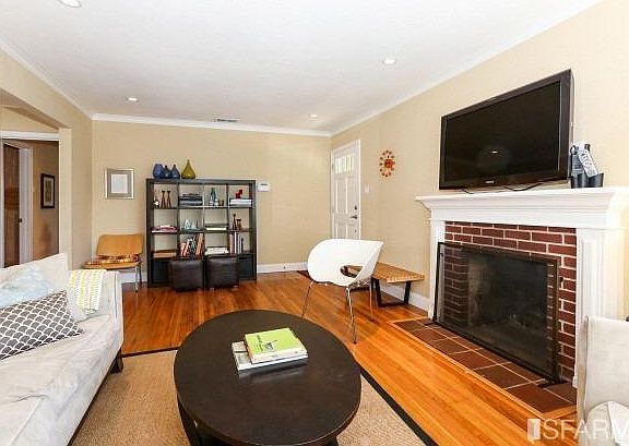 4th image of 864 Baden Ave