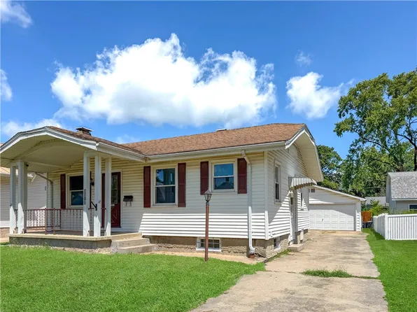 3212 Richmond Ave, Mattoon, IL 61938