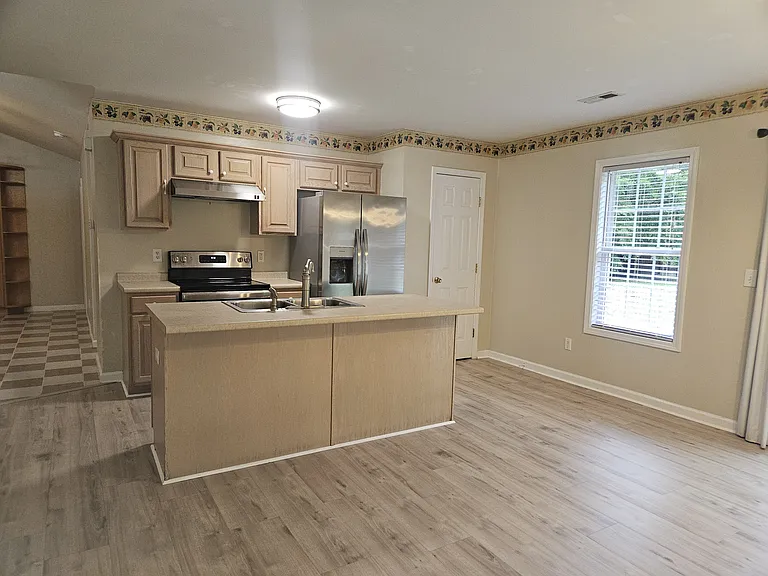 8654 Heirloom Dr NE — Photo 3