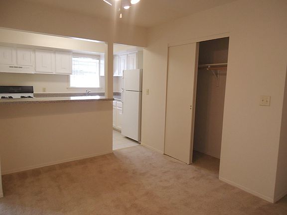 4th image of 12 Kensington Cir APT H