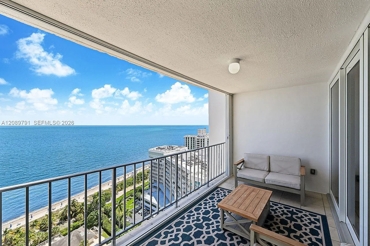 Casa Del Mar Condo — Photo 2
