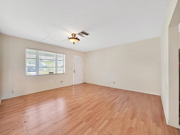 4th image of 410 N 7th Street