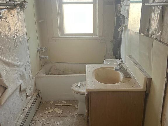 4th image of 5300 S Washtenaw Ave