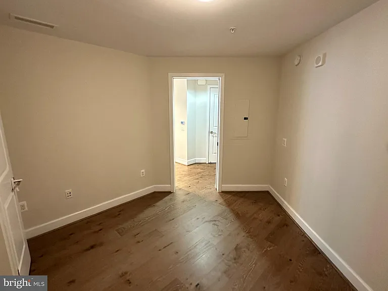 7171 Woodmont Ave #606 — Photo 12