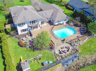 89 Country Club Dr, Rochester, NY 14618