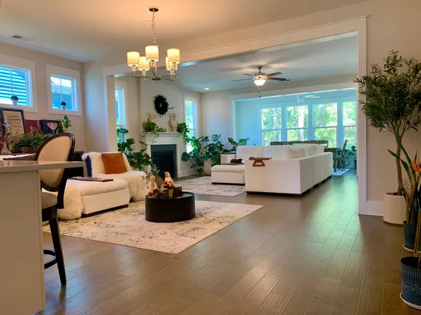 100 Tudor Ct, Myrtle Beach, SC 29579