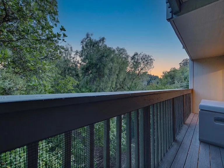 1512 Ashwood Dr — Photo 24