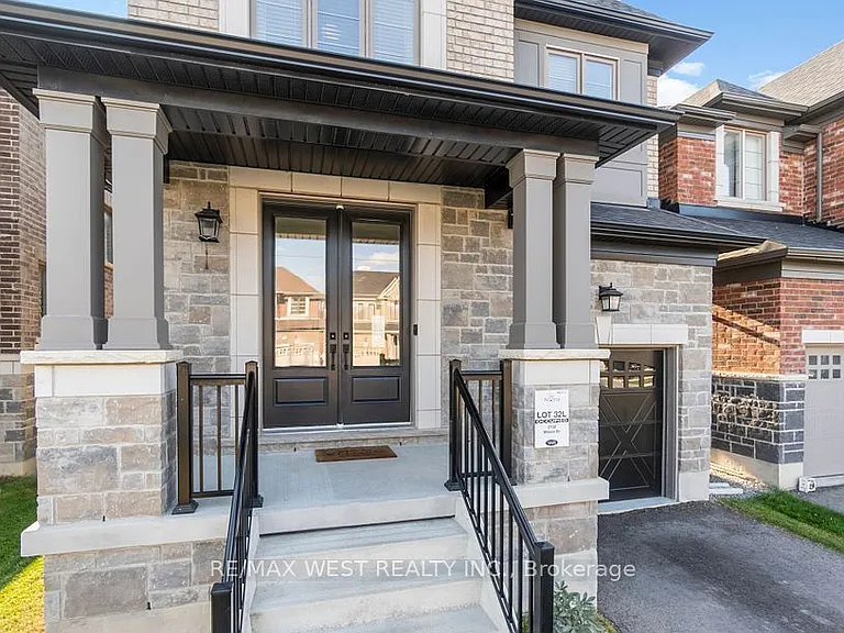 2132 Wilson St — Photo 2