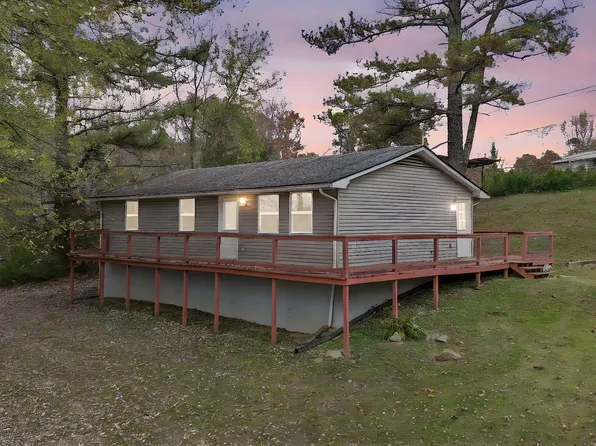 317 Hollifield Dr, Jacksboro, TN 37757