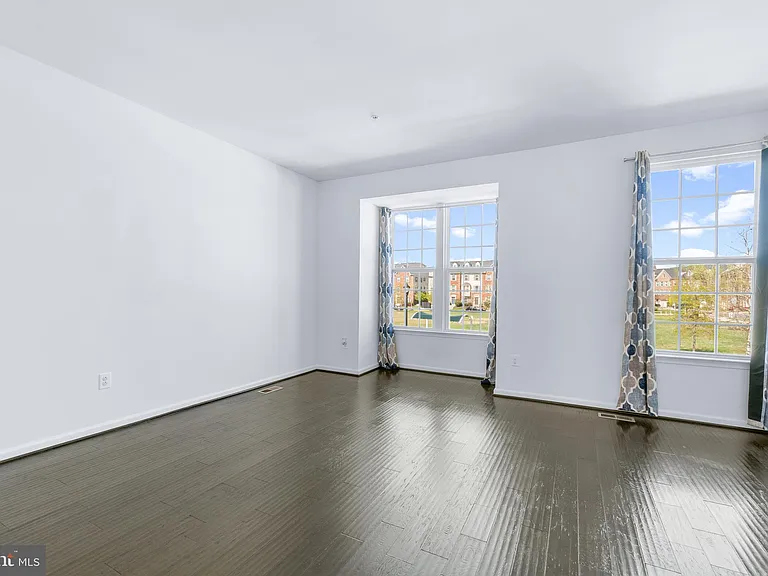 5365 S Center Dr — Photo 15