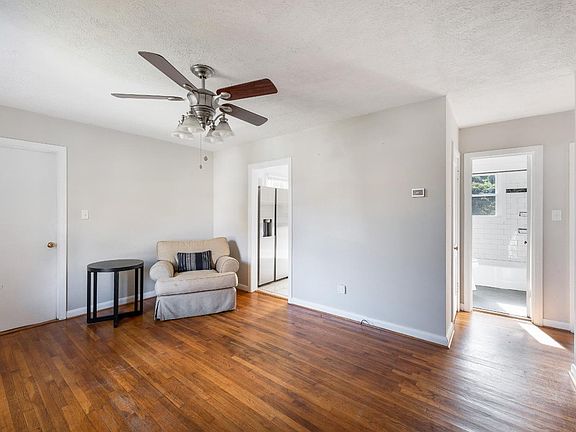 3rd image of 1307 Fort Manor Dr