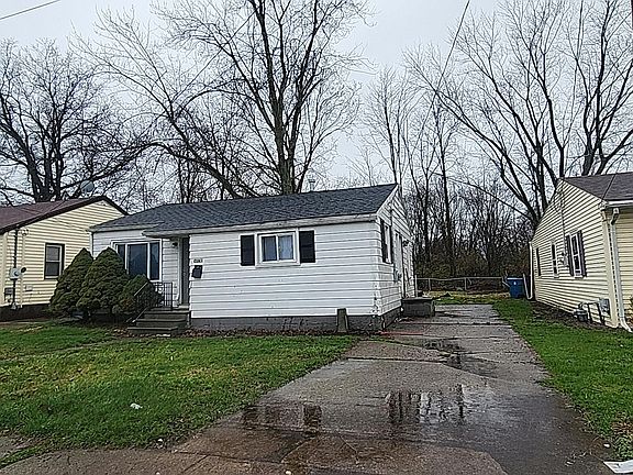 2nd image of 1936 Tait St