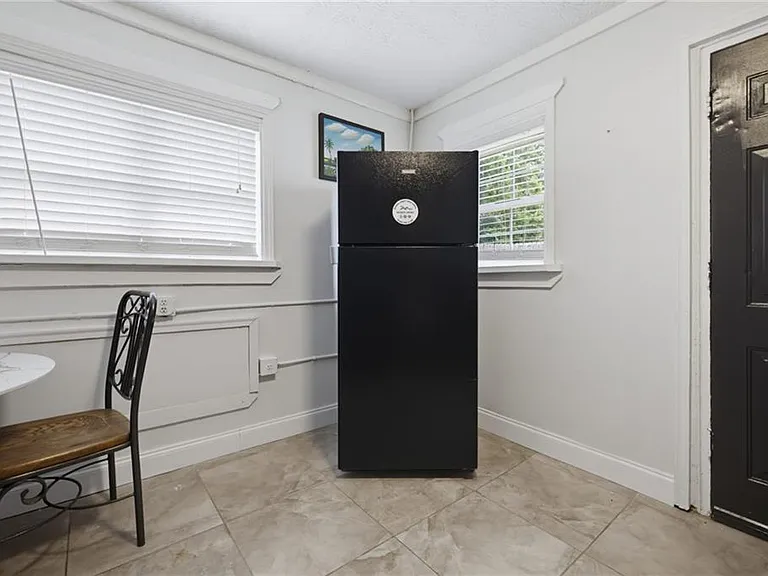 235 Walnut St NW #F — Photo 6