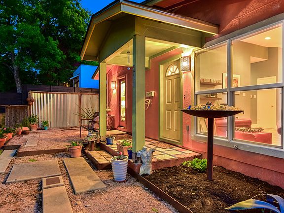 Cheerful 3BR 2 full bath home
