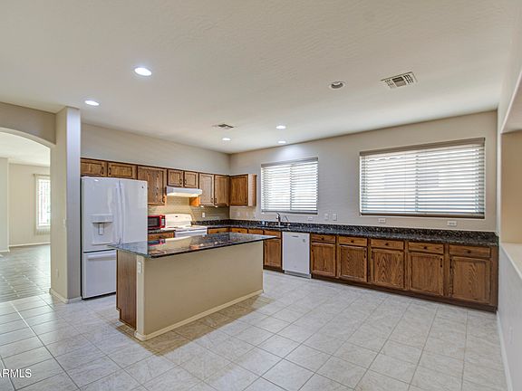 4th image of 137 E ROCK WREN Drive