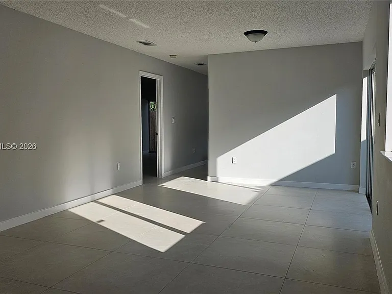 16125 SW 137th Ct — Photo 2