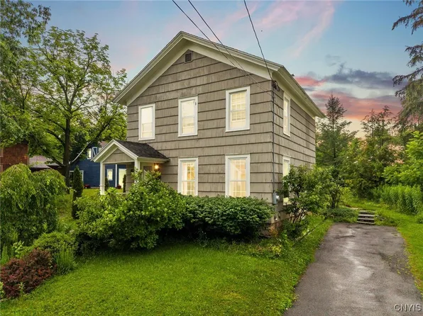 17 Burr St, Cazenovia, NY 13035