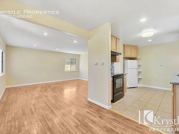 4th image of 127 Leonard St