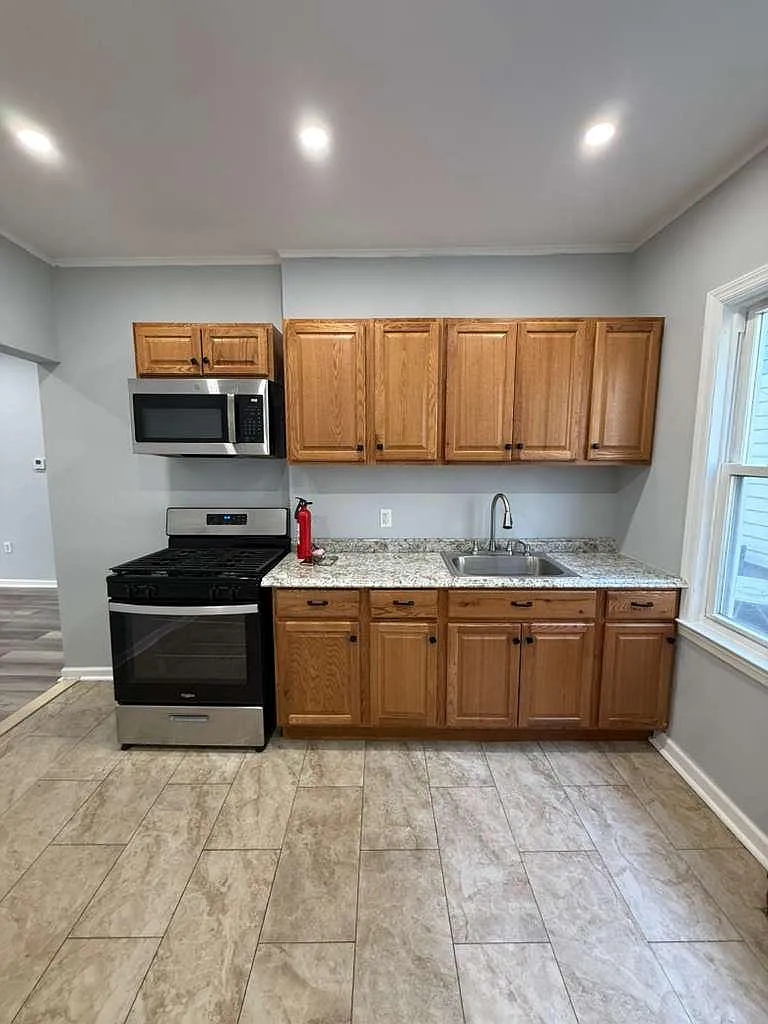 2 bed, $2,000 — Photo 2