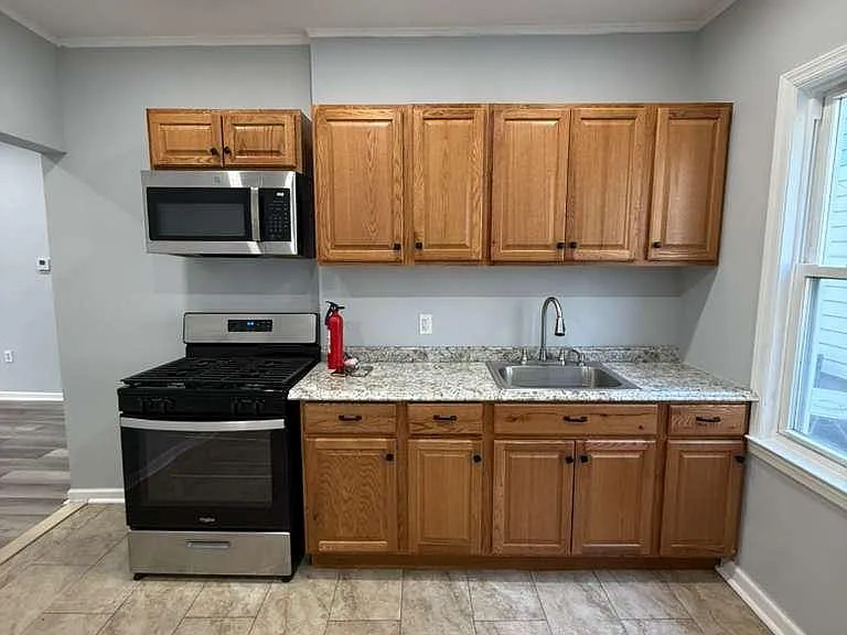 422 Bacheller Ave #2B — Photo 2
