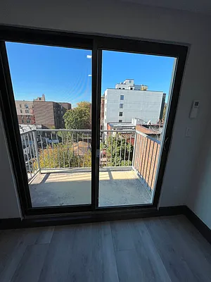 Rented by Delmark Realty LLC | media 29