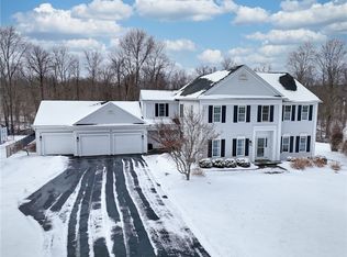 38 Wren Field Ln, Pittsford, NY 14534