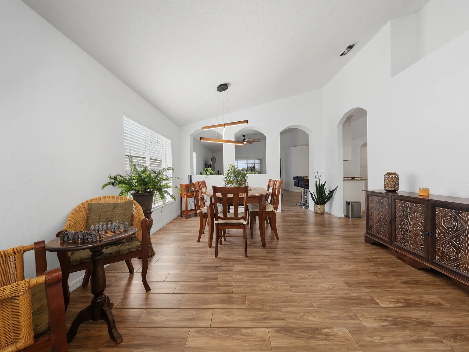 3 bed, 2088 sqft, $3,000 — Photo 3