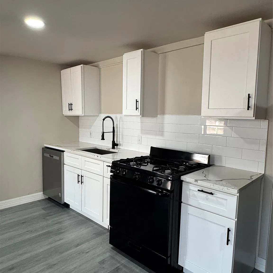 1 bed, 1.0 bath, 550 sqft, $800 — Photo 2