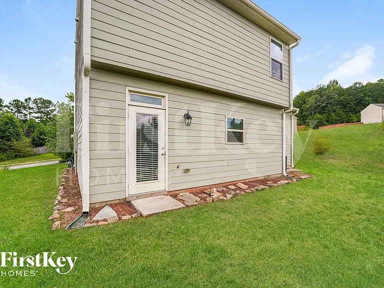 1035 Sutherland Dr — Photo 17