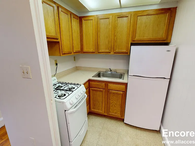 68 Chiswick Rd #9A — Photo 2