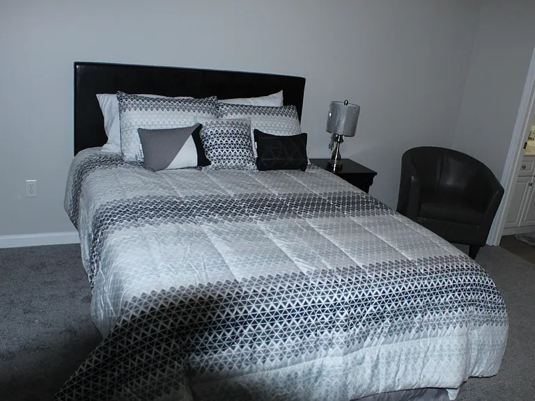 1802 Honeysuckle Way — Photo 32