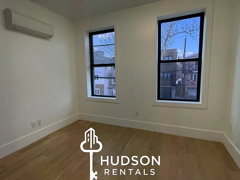 54 Grace St #3R — Photo 5