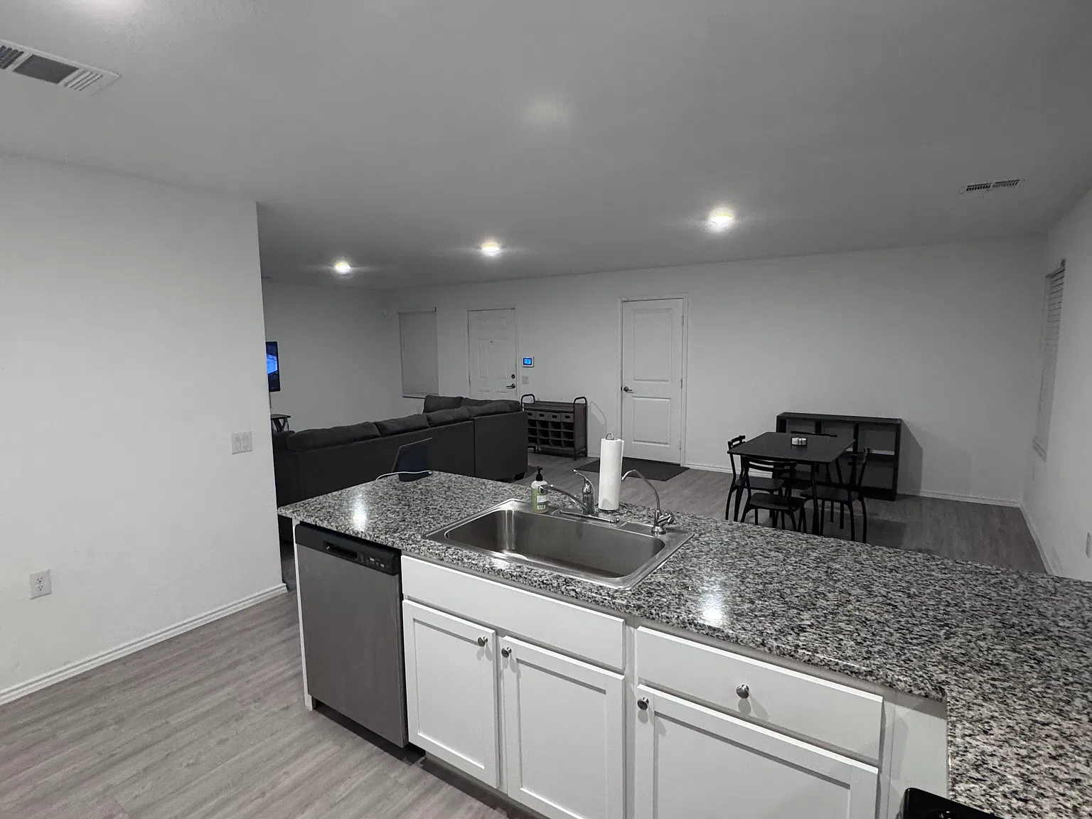 3 bed, 1440 sqft, $2,250 — Photo 4