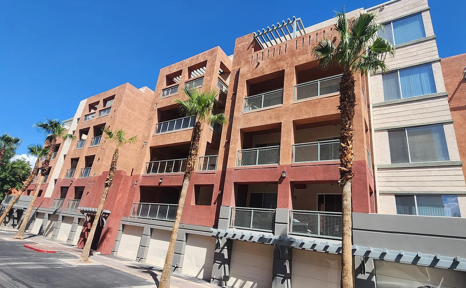 2 Bedroom recently painted 2nd Floor Condo in Guard Gated Park Avenue! — Photo 1