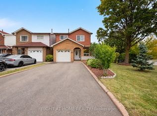 875 Messenger Meadow Dr, Mississauga, ON L5C 3T1