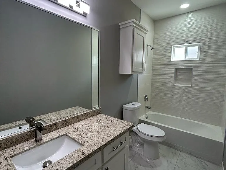 1018 N Abbey Ave #3 — Photo 5