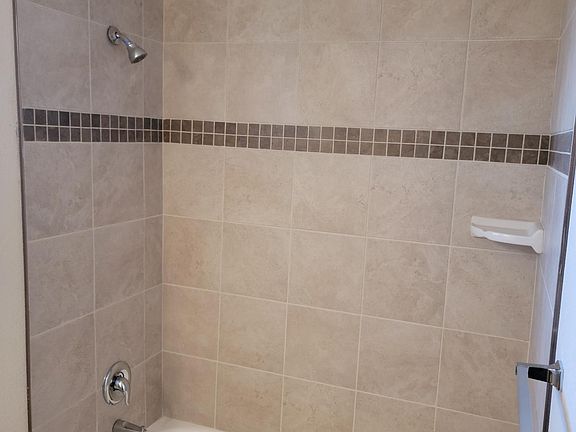4th image of 2604 Chelwood Park Blvd NE #B
