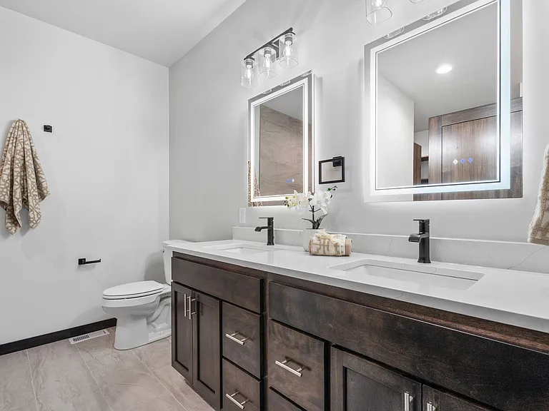 1115 S Foss Ave — Photo 14