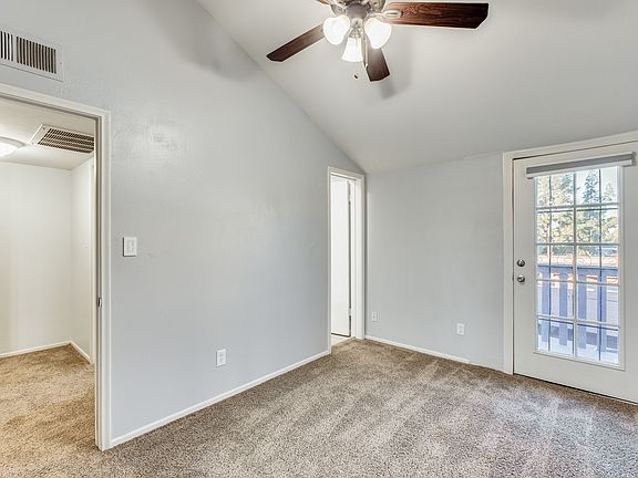 4th image of 1118 E Belmont Ave