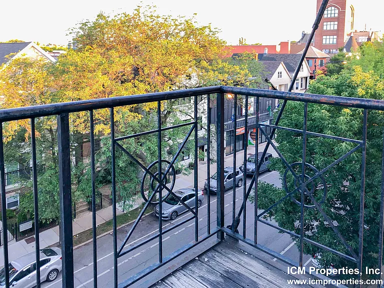 2543 N Southport Ave #2 — Photo 4