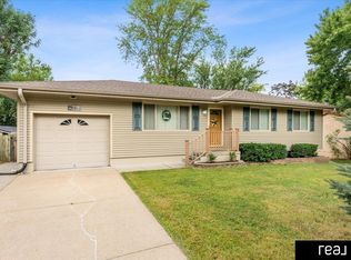 2811 Janan Dr, Bellevue, NE 68005