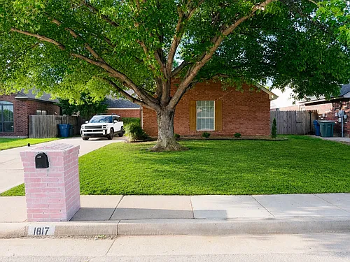 1817 Victoria Dr Photo 1