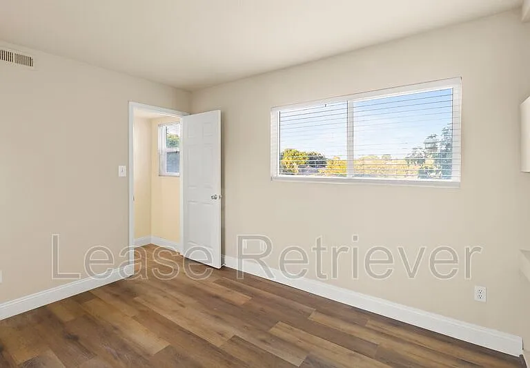 940 Palm Cir — Photo 22